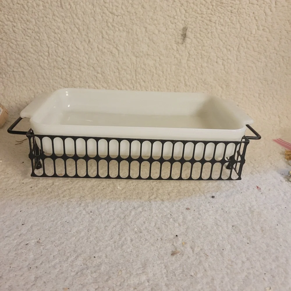 Anchor Hocking Casserole Dish Unisex 2qt White Excellent Milk Glass MCM 1431